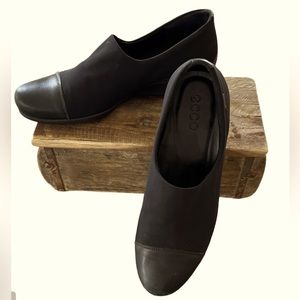 EUC Ecco Black Slip On Shoes Women’s Size: 40 (US 9.5)